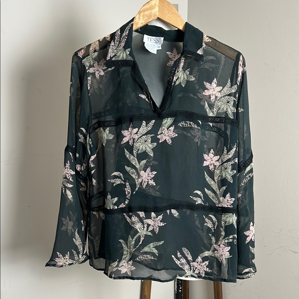 Black Silk Floral Sheer Top Women's Top VtG size 16 no lining
